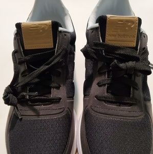 NEW BALANCE BLACK SHOES
